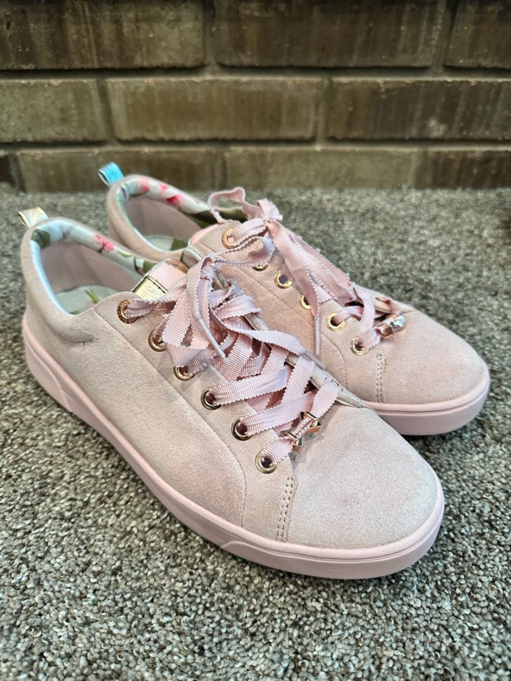 Ted Baker Kelleis Mink Pink Suede Low Top Sneakers Sz 9 • Coquette Balletcore